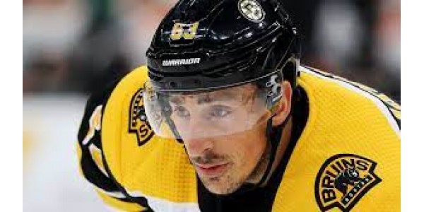 Brad Marchand hjælper Boston Bruins med at vinde
